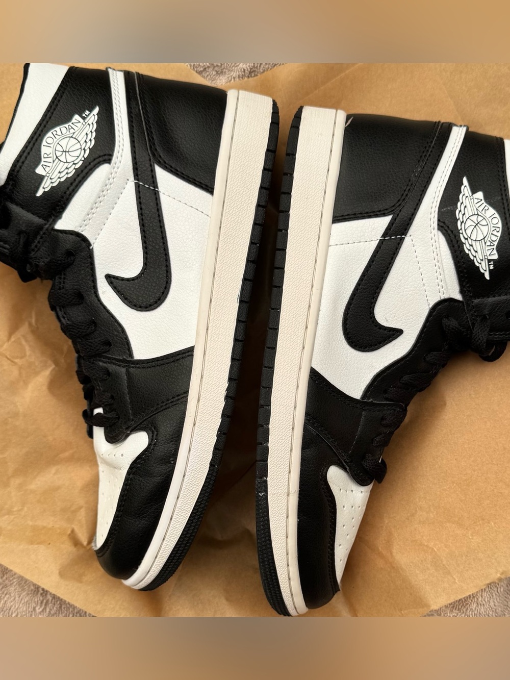 Nike Air Jordan 1 Mid Black White Panda 554725-140 Men’s US 8 EUC Authentic